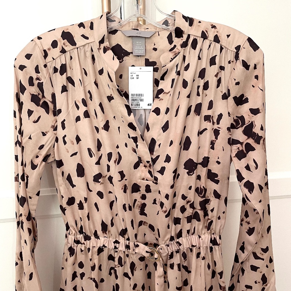NWT! H&M | Animal Print Shirtdress with Belt - Picture 2 of 7